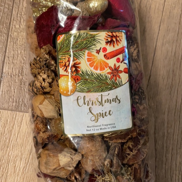Christmas Spice Potpourri - Picture 2 of 3